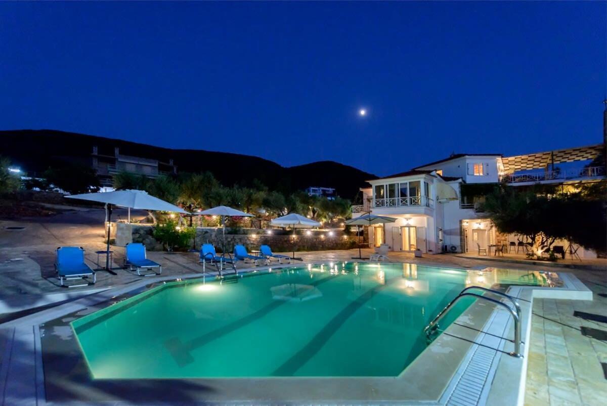 Villa Needa'S - Emotions House Crystal Pool Mikra Mandinia Exterior photo